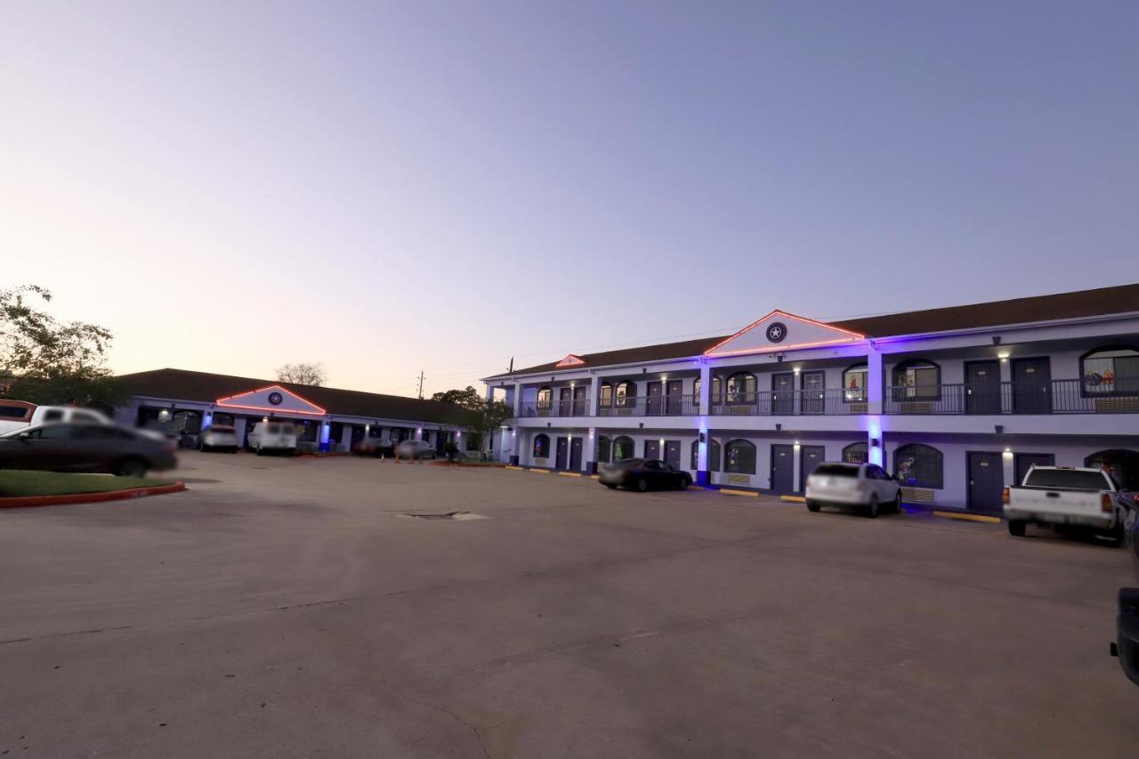 Scottish Inn And Suites Houston-Jones Road Louetta Exterior photo