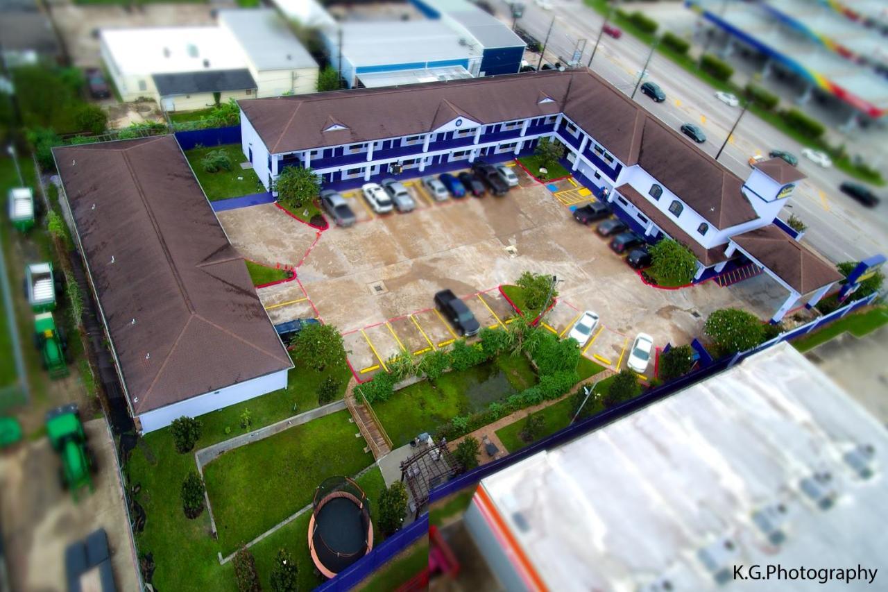 Scottish Inn And Suites Houston-Jones Road Louetta Exterior photo