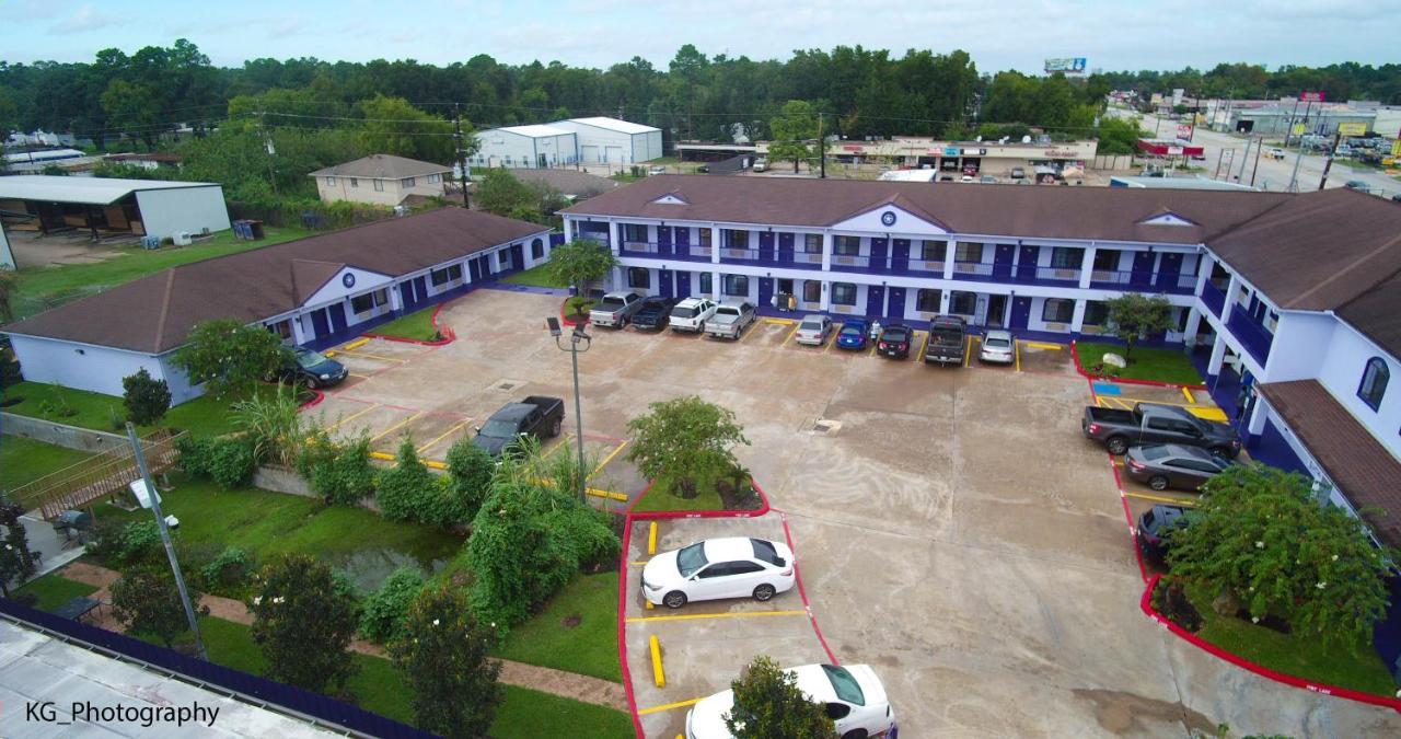 Scottish Inn And Suites Houston-Jones Road Louetta Exterior photo