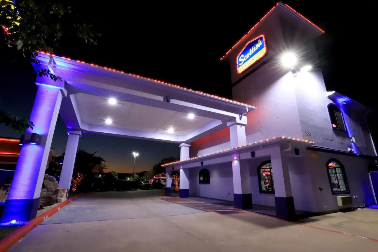 Scottish Inn And Suites Houston-Jones Road Louetta Exterior photo