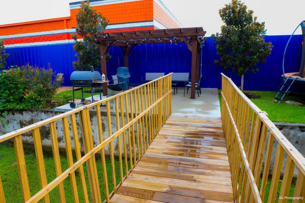 Scottish Inn And Suites Houston-Jones Road Louetta Exterior photo